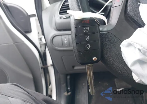 2018 Kia Forte Lx z USA, uszkodzony, nr VIN 3KPFL4A7XJE233672